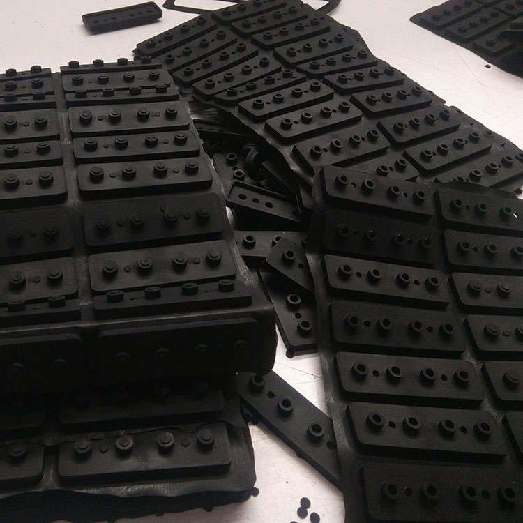 定制硅膠蓋只需要開大模嗎?